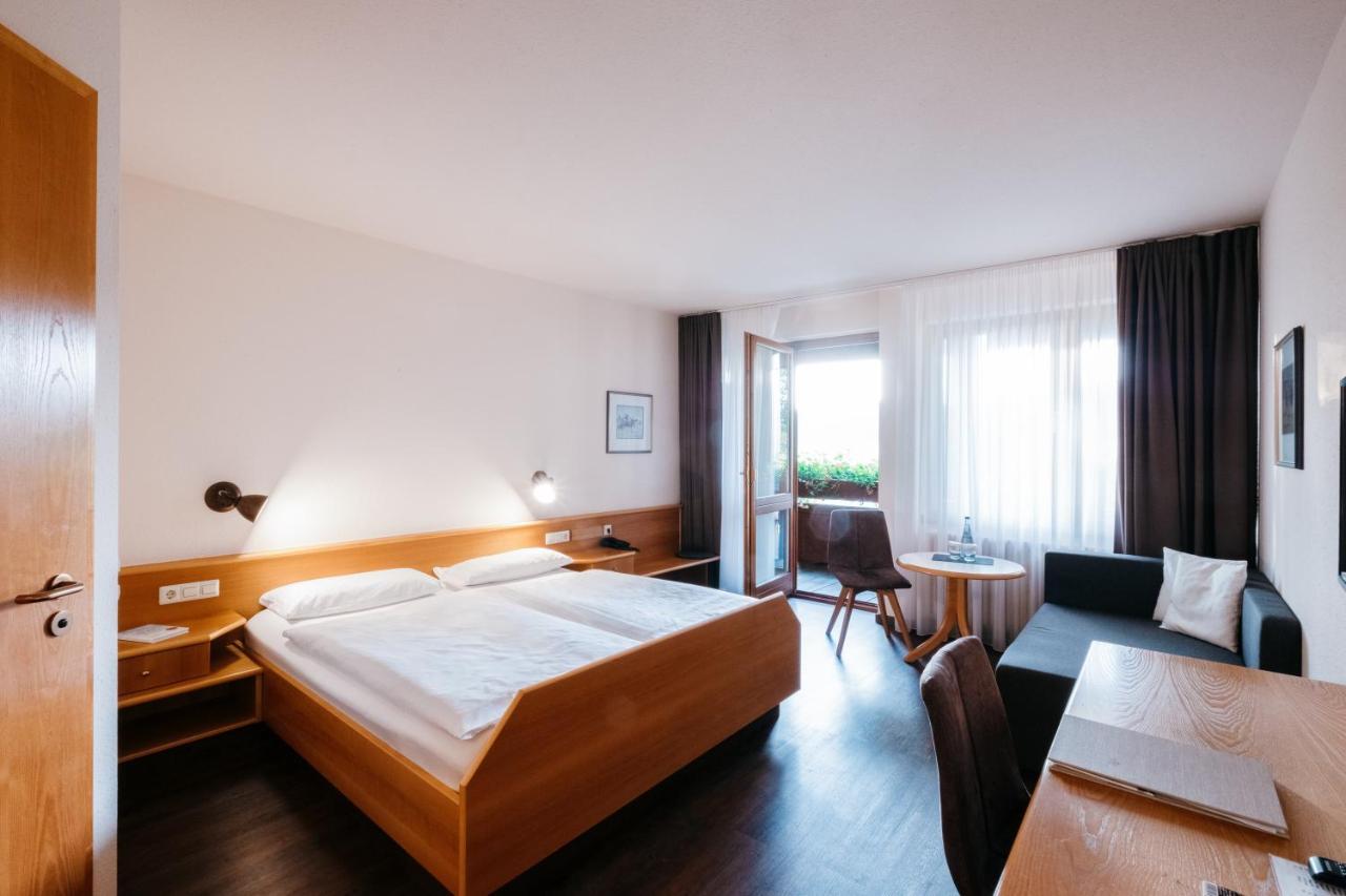 Restaurant & Landhotel Winter Gomadingen Екстер'єр фото